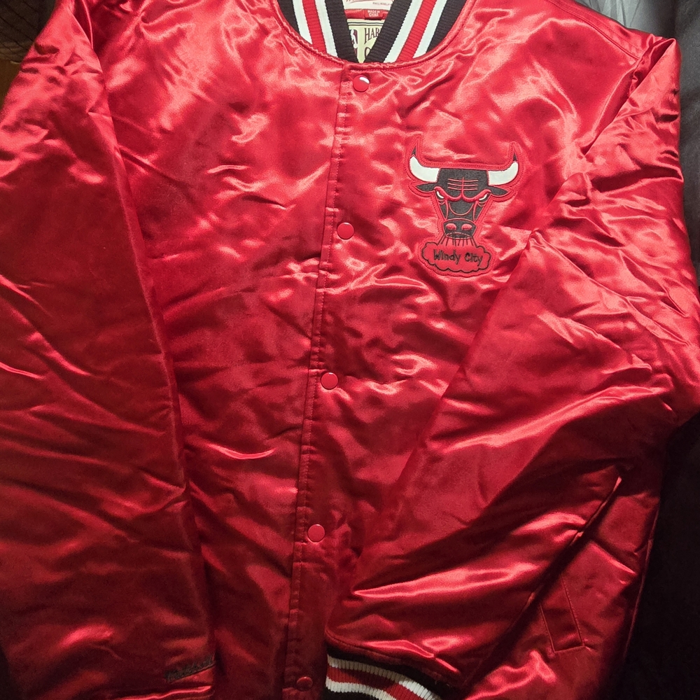 Chicago Bulls Mitchell & Ness Satin Varsity Jacket Adult Size XLHardwood Classic